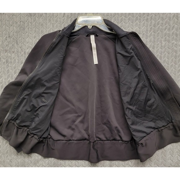 Lululemon Swept Along Bomber Jacket Women’s Black Satin Back Size XS On The Move - Picture 5 of 16